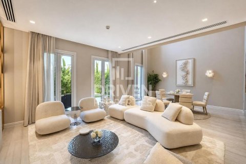 Снять в аренду таунхаус в Джумейре, Дубай: 3 спальни, 267.93м², № 128805 - фото 2