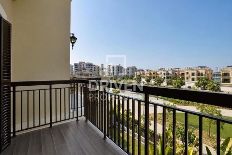 Снять в аренду таунхаус в Джумейре, Дубай: 3 спальни, 267.93м², № 128805 - фото 28