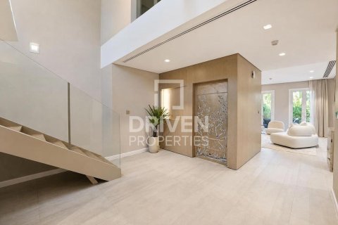Снять в аренду таунхаус в Джумейре, Дубай: 3 спальни, 267.93м², № 128805 - фото 19