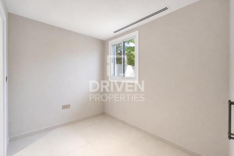 Снять в аренду таунхаус в Джумейре, Дубай: 3 спальни, 267.93м², № 128805 - фото 23