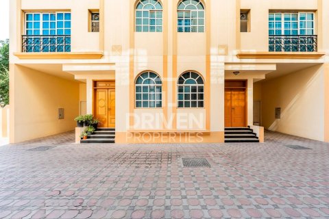 Villa à Mirdif, Dubai, 4 chambres, 1290 m², № 19452 - photo 1