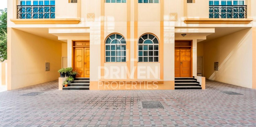 Villa à Mirdif, Dubai, 4 chambres, 1290 m², № 19452