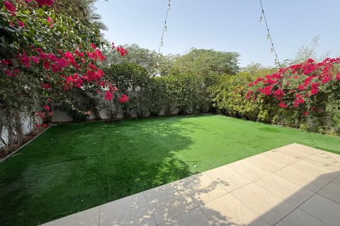 Снять в аренду таунхаус в Мудоне, Дубай: 3 спальни, 297.01089100м², № 95995 - фото 8