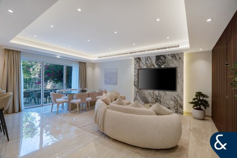 Villa in Ghadeer, The Lakes, Dubai 3 bedrooms, 236 sq.m. № 75449