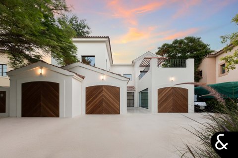 Villa in Jumeirah Golf Estates, Dubai 5 bedrooms, 613 sq.m. № 75452 - photo 1