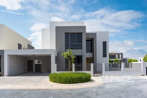 Villa in Dubai Hills Estate, Dubai 5 bedrooms, 398 sq.m. № 122987