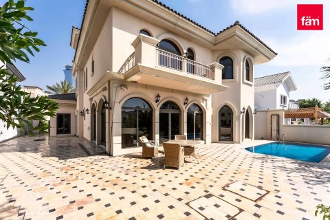 Villa en Palm Jumeirah, Dubai, 4 dormitorios, 622.4 m², № 115209 - foto 1