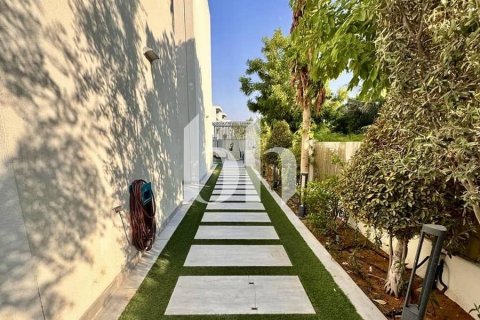Villa in Dubai Hills Estate, Dubai 3 bedrooms, 403 sq.m. № 58718 - photo 7