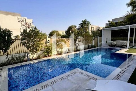 Villa in Dubai Hills Estate, Dubai 3 bedrooms, 403 sq.m. № 58718 - photo 1