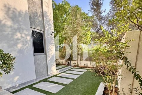 Villa in Dubai Hills Estate, Dubai 3 bedrooms, 403 sq.m. № 58718 - photo 6