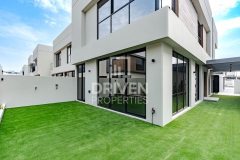 Villa à Dubai Land, Dubai, 3 chambres, 281.59 m², № 129868 - photo 2