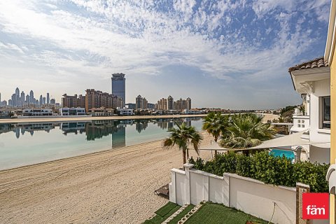 Villa en Palm Jumeirah, Dubai, 4 dormitorios, 677.5 m², № 8538 - foto 2