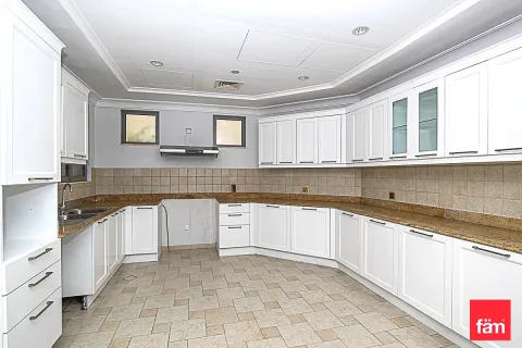 Villa en Palm Jumeirah, Dubai, 4 dormitorios, 677.5 m², № 8538 - foto 3