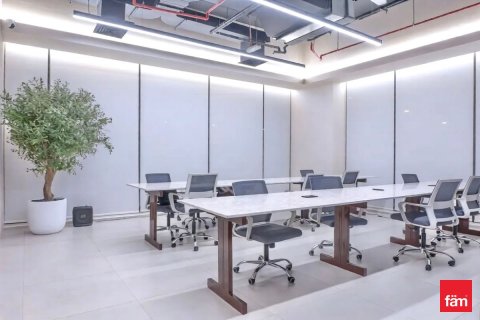 Офис в Мирдифом, Дубай, 195.9м², № 96255