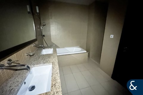 Apartment in Tiara Residences, Palm Jumeirah, Dubai 1 bedroom, 124 sq.m. № 76691 - photo 12