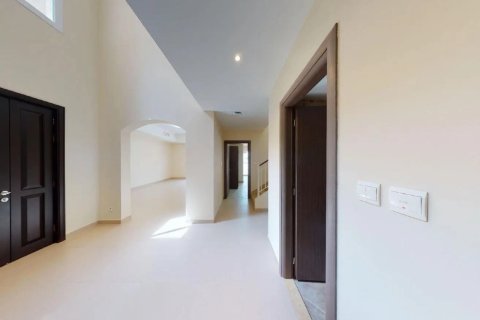 Villa en Dubai Silicon Oasis, Dubai, 4 dormitorios, 349.97 m², № 134020 - foto 2