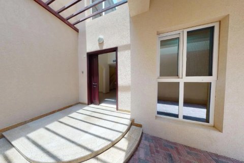 Villa en Dubai Silicon Oasis, Dubai, 4 dormitorios, 349.97 m², № 134020 - foto 13