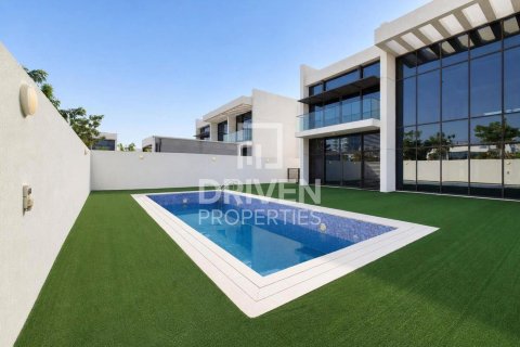 Снять в аренду виллу в District One, Мохаммед Бин Рашид Сити, Дубай: 6 спален, 1124.96м², № 134267 - фото 3