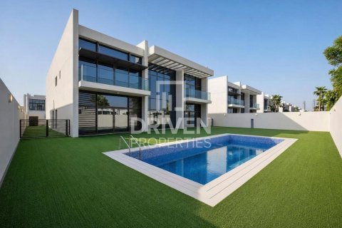 Снять в аренду виллу в District One, Мохаммед Бин Рашид Сити, Дубай: 6 спален, 1124.96м², № 134267 - фото 2