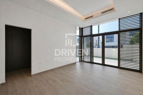 Снять в аренду виллу в District One, Мохаммед Бин Рашид Сити, Дубай: 6 спален, 1124.96м², № 134267 - фото 23