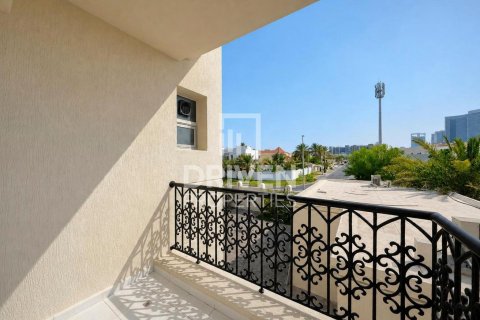 Villa in Al Barsha, Dubai 5 bedrooms, 1394.01 sq.m. № 134272 - photo 10
