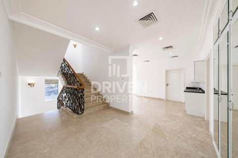 Villa in Al Barsha, Dubai 5 bedrooms, 1394.01 sq.m. № 134272 - photo 16