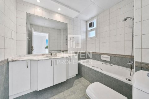 Villa in Al Barsha, Dubai 5 bedrooms, 1394.01 sq.m. № 134272 - photo 13