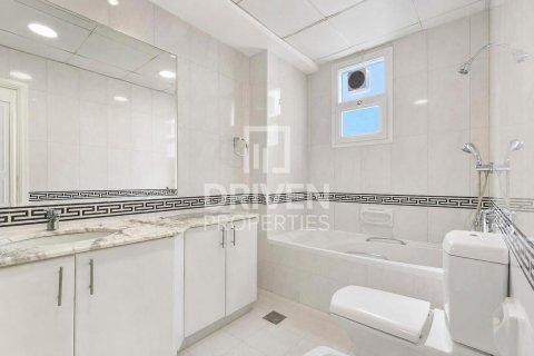 Villa in Al Barsha, Dubai 5 bedrooms, 1394.01 sq.m. № 134272 - photo 11