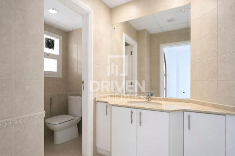 Villa in Al Barsha, Dubai 5 bedrooms, 1394.01 sq.m. № 134272 - photo 14
