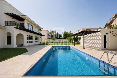 Villa in Al Barsha, Dubai 5 bedrooms, 1394.01 sq.m. № 134272 - photo 29