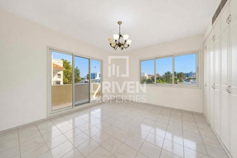 Villa in Al Barsha, Dubai 5 bedrooms, 1394.01 sq.m. № 134272 - photo 25