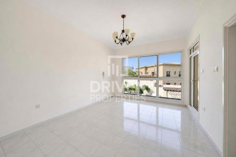 Villa in Al Barsha, Dubai 5 bedrooms, 1394.01 sq.m. № 134272 - photo 23