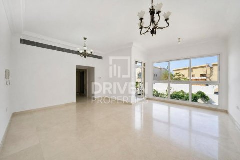 Villa in Al Barsha, Dubai 5 bedrooms, 1394.01 sq.m. № 134272 - photo 19