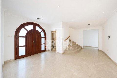 Villa in Al Barsha, Dubai 5 bedrooms, 1394.01 sq.m. № 134272 - photo 27