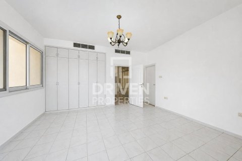 Villa in Al Barsha, Dubai 5 bedrooms, 1394.01 sq.m. № 134272 - photo 24