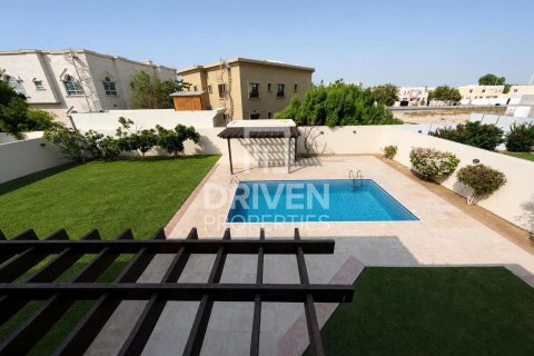Villa in Al Barsha, Dubai 5 bedrooms, 1394.01 sq.m. № 134272 - photo 9