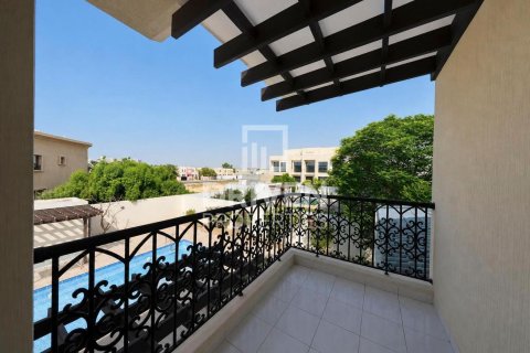 Villa in Al Barsha, Dubai 5 bedrooms, 1394.01 sq.m. № 134272 - photo 8
