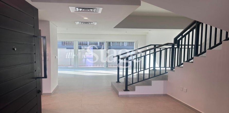 Townhouse in Dubai 4 bedrooms, 113 sq.m. № 122079