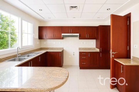 Villa en Arabian Ranches, Dubai, 3 dormitorios, 236.07 m², № 120173 - foto 3