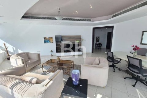 Снять в аренду квартиру в Дубай Марине, Дубай: 4 спальни, 228м², № 22921 - фото 1