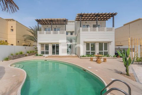 Villa in Dubai 5 bedrooms, 548 sq.m. № 57361 - photo 30
