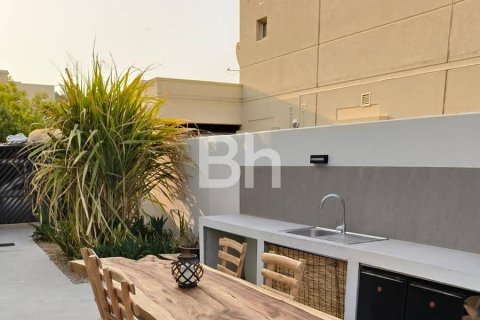 Villa in Dubai 5 bedrooms, 548 sq.m. № 57361 - photo 10