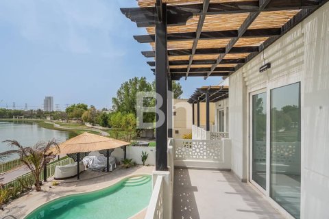 Villa in Dubai 5 bedrooms, 548 sq.m. № 57361 - photo 17