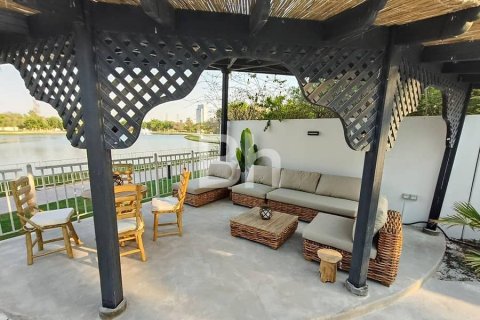 Villa in Dubai 5 bedrooms, 548 sq.m. № 57361 - photo 7