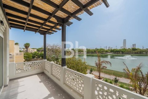 Villa in Dubai 5 bedrooms, 548 sq.m. № 57361 - photo 14