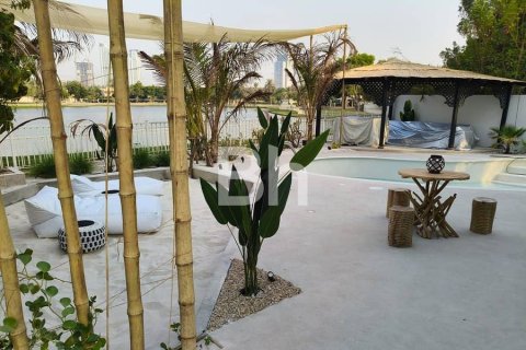 Villa in Dubai 5 bedrooms, 548 sq.m. № 57361 - photo 3