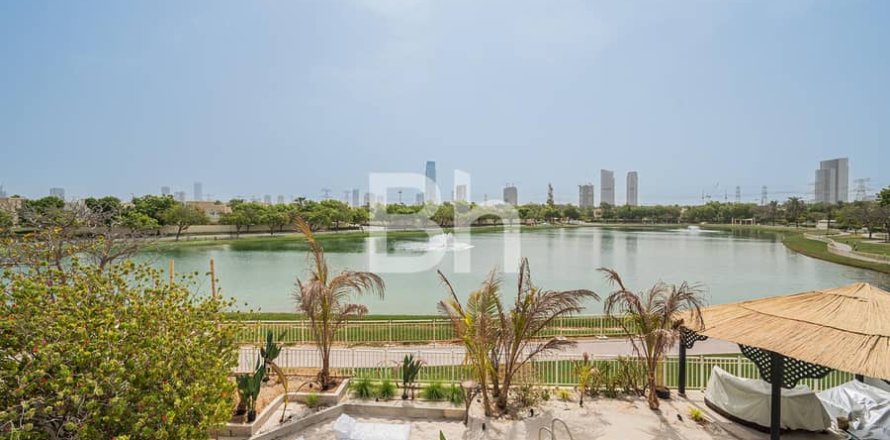 Villa in Dubai 5 bedrooms, 548 sq.m. № 57361