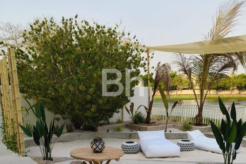 Villa in Dubai 5 bedrooms, 548 sq.m. № 57361 - photo 5