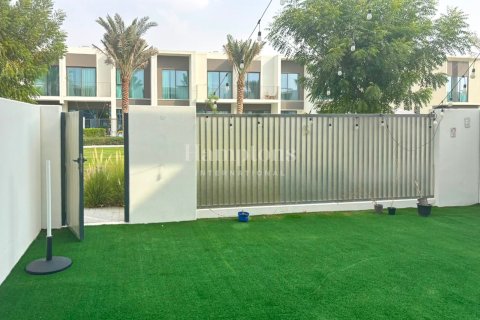 Townhouse in Al Manara, Jumeirah Village Triangle, Dubai 3 bedrooms, 173.99988676 sq.m. № 135002 - photo 2