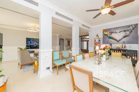 Villa in Meadows, Dubai 5 bedrooms, 343 sq.m. № 61732 - photo 5
